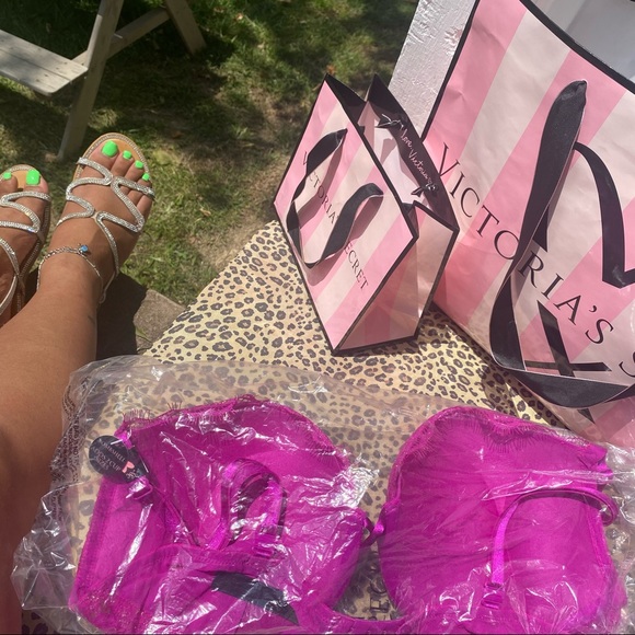 NEW Victoria’s Secret Bombshell Bra - Picture 11 of 11